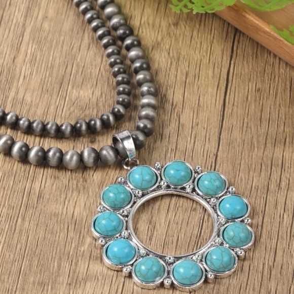 Turquoise Round Pendant Beaded Necklace NWT - Picture 2 of 6